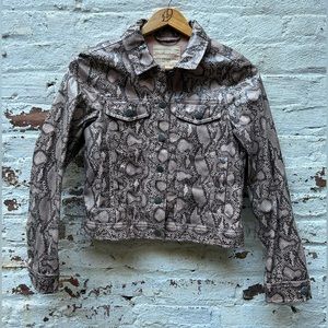 Women’s Original vintage brand Faux snakeskin jacket size small.